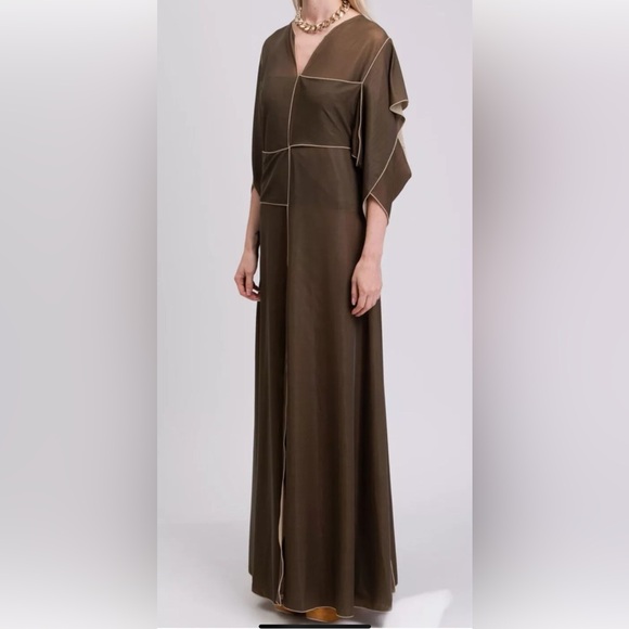 BOTTEGA VENETA NWT MAXI DRESS
ORIGINAL $2400
Brown patch work
Size 40 - Picture 5 of 7
